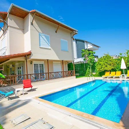Paradise Town Orchard Willa Belek