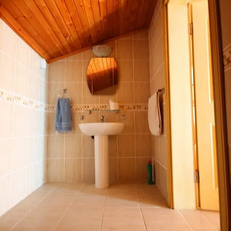 Paradise Town Orchard באלאק